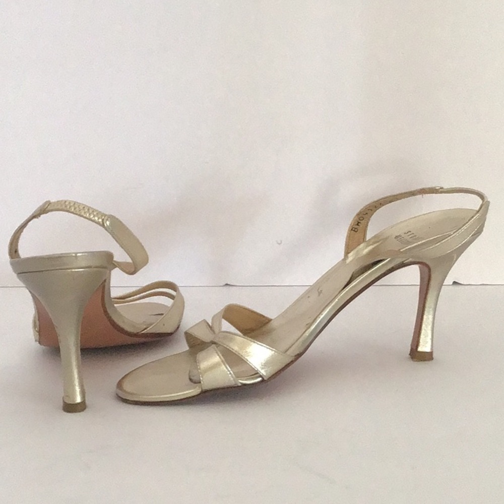 💥💥STUART WEIZMAN 💥💥.                GOLD SANDLES
